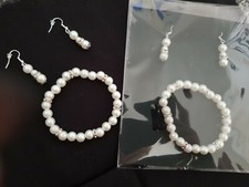 Bracelet en perles blanches
