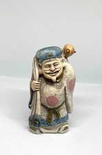 Statue oriental figurine asiatique homme souriant portant baluchon