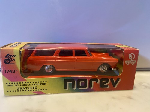 Norev plastque ancienne - plastque,