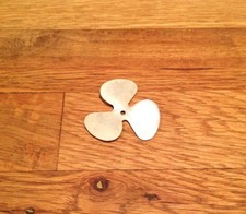 Hélice tripale pour les