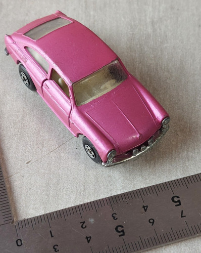 Ancienne petite voiture