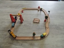 Circuit de train et de voiture en bois - TBE
