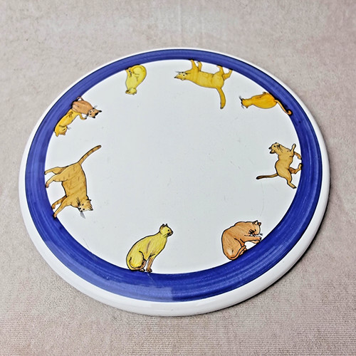Dessous plat peint la - plat, à