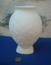 V65 Joli Vase Biscuit Porcelaine AK KAISER Germany modele 0807