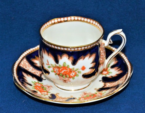 Ensemble tasse soucoupe - tasse, et