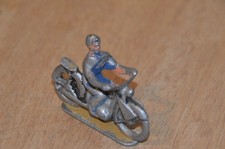 QUIRALU  MOTO + motard de la gendarmerie ?