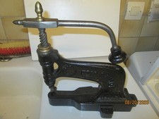 Presse pour oeillets DAUDE