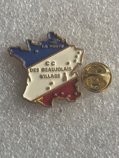 pin's la Poste CC Des Beaujolais village carte de France Tricolore vin logo pin