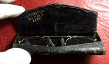 Vintage eyeglasses in its leather wooden case to identify