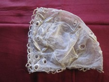 Ancien bonnet de bébé en