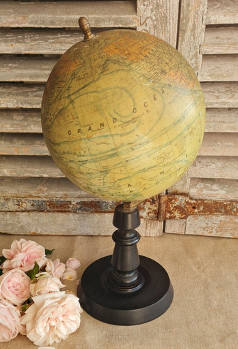 Ancien globe terrestre - globe, pied