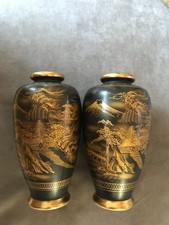 PAIRE de vases japonais