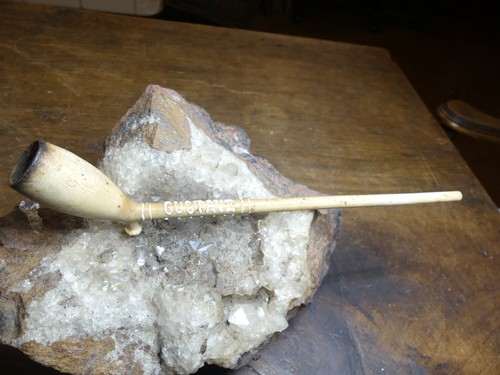 Pipe fantaisie en terre - ,