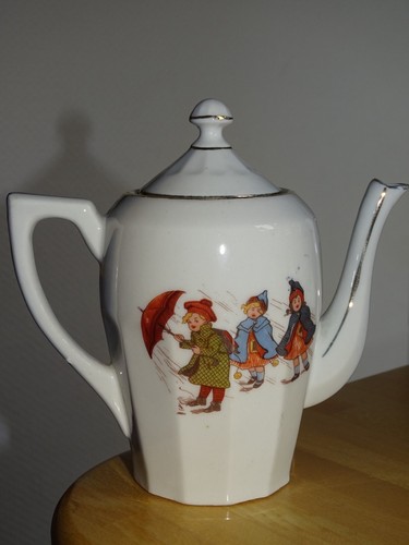 Ancienne petite cafetiere - petite,
