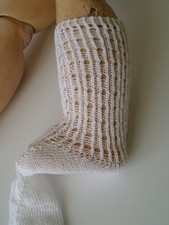 Poupée ancienne : chaussettes