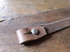 Rivet de jugulaire casque Adrian. Modèle dévissable en laiton vieilli. Repro.