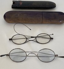 PAIRES DE LUNETTES DE VUE FIN XIXème MONTURE ACIER 2 PIECES/6748V10