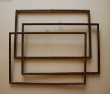 Lot de 3 petits cadres. Début XXe siècle.