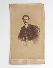 Homme ténébreux regard