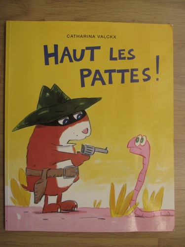 Haut les pattes - , !