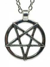 Pendentif pentagramme inversé