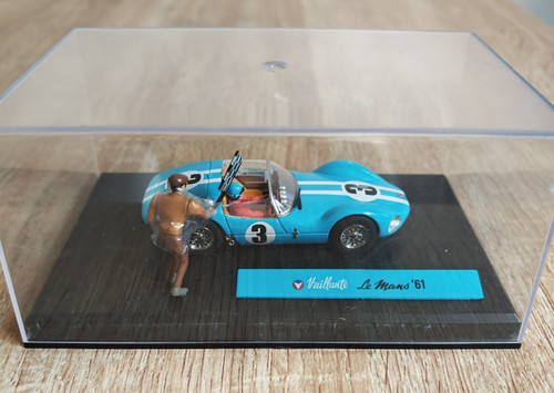 Voiture miniature diorama