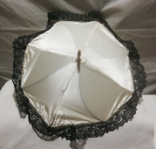 Ombrelle XIXém pliante, soie écru et dentelle noire, manche ouvragé.