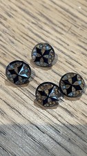 4 très jolis boutons anciens