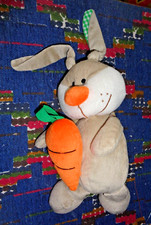 QB / DOUDOU PELUCHE LAPIN FIZZY LAPI CHOCO CAROTTE 28 cm TBE