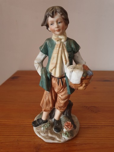 Belle statuette vintage gamin