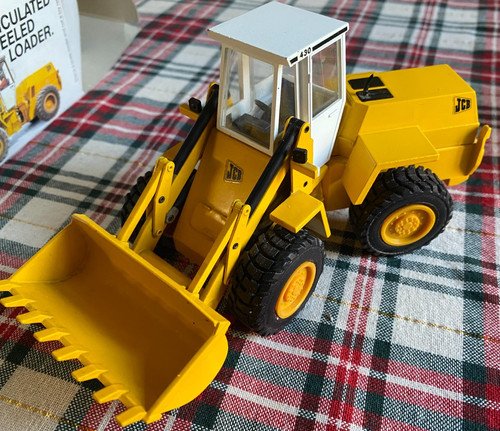 Nzg 35e tractopelle jcb - 1/35e,
