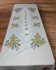 Nappe Blanche Brodée mains Artisanat Madagascar Motifs Fleurs Ref5 SoaBoutik
