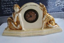 HORLOGE PENDULE ART DECO PENDULETTE CREME CERAMIQUE SCULPTURE BLANC LEVRIERS