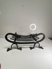 Porte bûche en fer forger décors 2 tête de dragon bonne etat