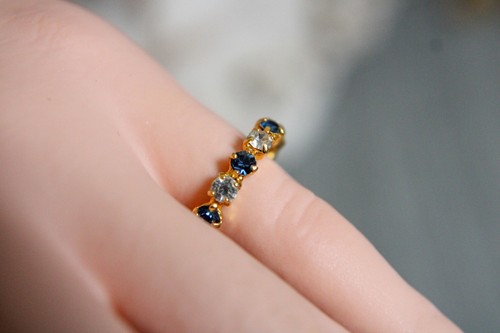 Bague fine dorée strass