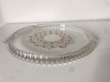 Plat à tarte / gateau ancien en verre décor fleurs incrustées rouge