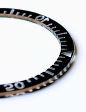 Insert chiffres et index en creux, Omega Seamaster 300 :  165 024/ 166 073  .