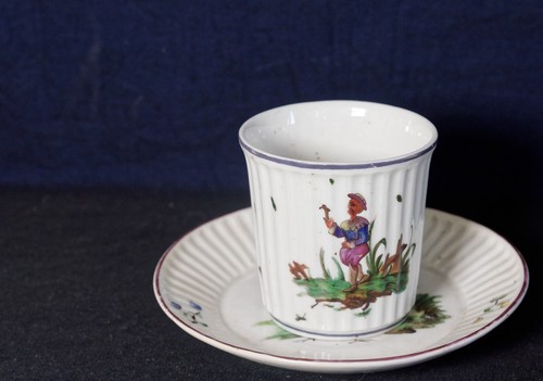 Tasse sous en - tasse,