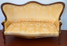 Superbe Canapé Louis-Philippe en bois de acajou nouvellement tapissé