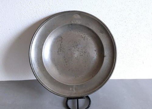 Assiette étain armoirie - assiette,