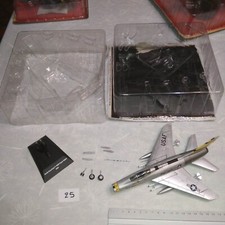 avion militaire 1/72 miniature