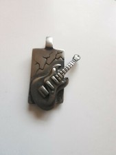 Joli pendentif guitare