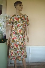 ROBE D ETE VINTAGE FLEURIE   MANCHE COURTE  T 44/46 NEUVE