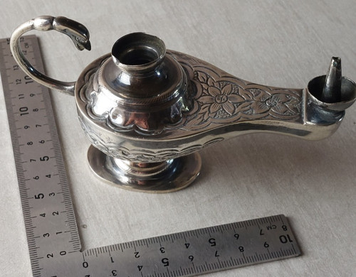 Ancienne petite lampe - , à