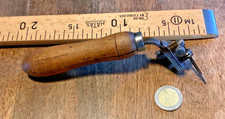outils anciens,old tools,vieux outils,belle rainette "Any"de sellier cordonier..