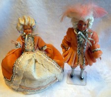 Couple Poupées costume folklorique régional