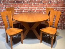 Ensemble de salle à manger dans le goût de Maison Regain