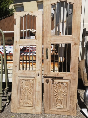 Porte ancienne sculptees