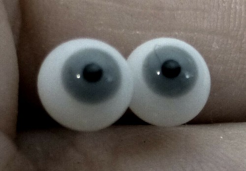 Une paire yeux - une,