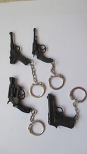 4 porte clés pistolet (Beretta et Luger ) revolver ( subnose et ordonnance 1873)